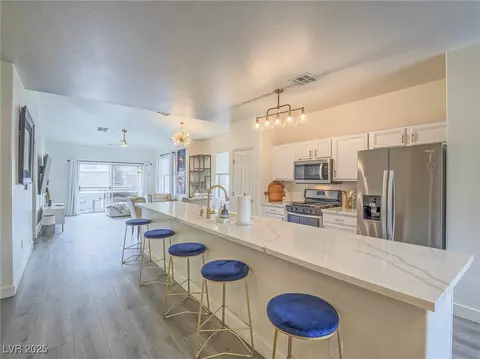 817 Peachy Canyon Cir #204, Las Vegas, NV 89144