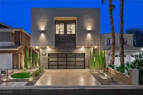 2819 Queens Courtyard Dr, Las Vegas, NV 89109