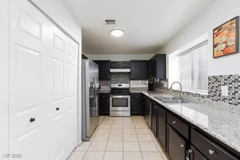 5166 Silverheart Ave, Las Vegas, NV 89142