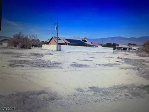 861 Enchanted Mesa St, Pahrump, NV 89048
