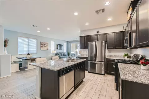 320 San Antonio River St, North Las Vegas, NV 89084