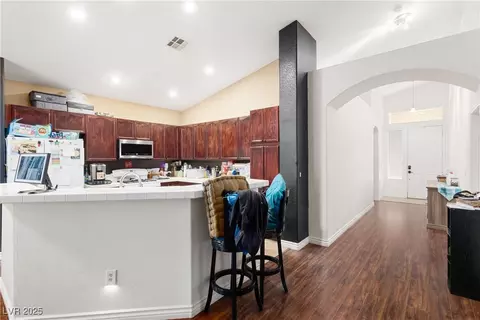 6711 Quarterhorse Ln, Las Vegas, NV 89148