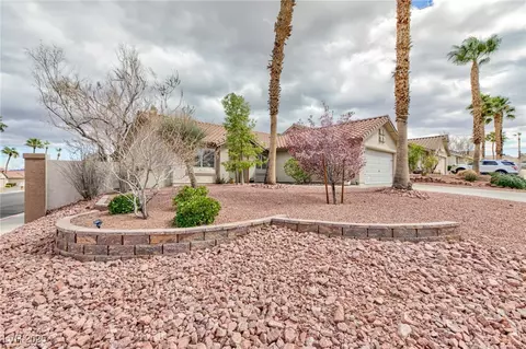 802 Blue Springs Dr, Henderson, NV 89002