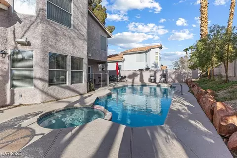 8433 Honeywood Cir, Las Vegas, NV 89128
