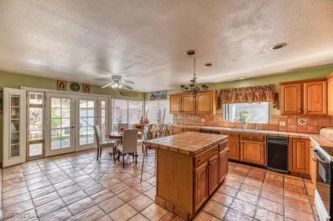 4730 Mountain Valley Rd, Las Vegas, NV 89121