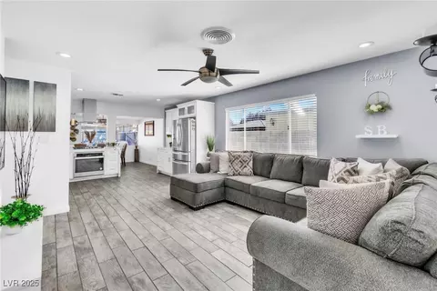 5582 Tunis Ave, Las Vegas, NV 89122