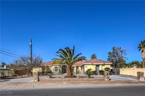 7945 La Cienega St, Las Vegas, NV 89123