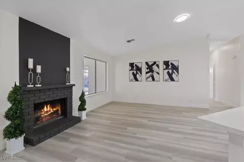 7138 Sixshooter Dr, Las Vegas, NV 89119