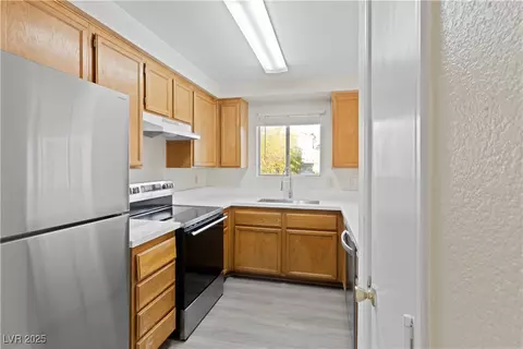 6867 Tamarus St #204, Las Vegas, NV 89119