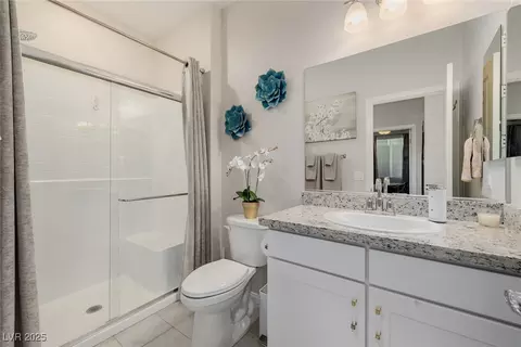 Bath - 864 Firestone Ledge Ave, Henderson, NV 89012 photo 5 of 6