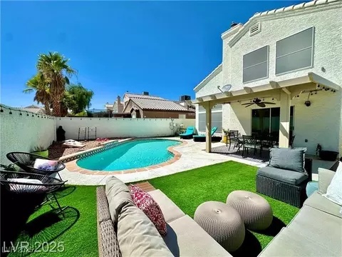 8233 Hydra Ln, Las Vegas, NV 89128