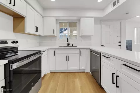 2725 S Nellis Blvd #1033, Las Vegas, NV 89121