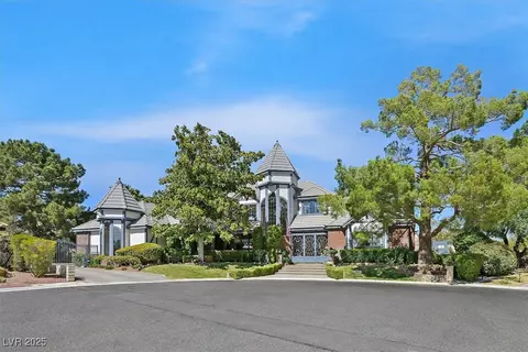 3111 Coachlight Cir, Las Vegas, NV 89117