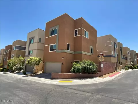 10537 Headwind Ave, Las Vegas, NV 89129