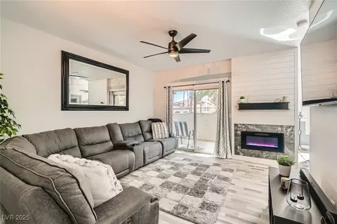 2975 Bluegrass Ln #412, Henderson, NV 89074
