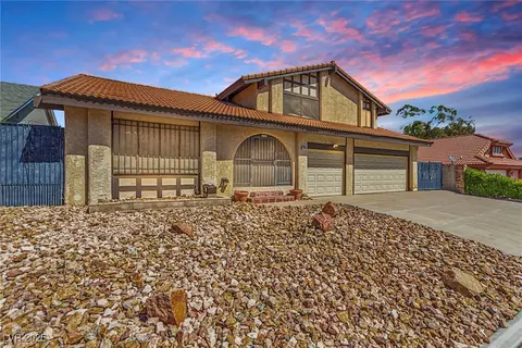 6320 Peppermill Dr, Las Vegas, NV 89146