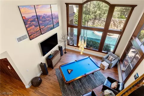 129 S Ring Dove Dr, Las Vegas, NV 89144