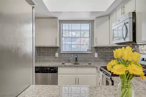 3823 S Maryland Pkwy #T8, Las Vegas, NV 89119