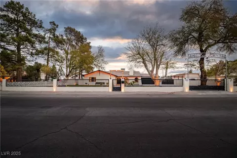 5700 N Torrey Pines Dr, Las Vegas, NV 89130