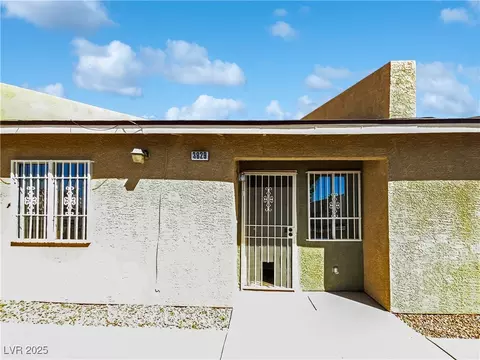 3829 Soda Springs Dr, Las Vegas, NV 89115