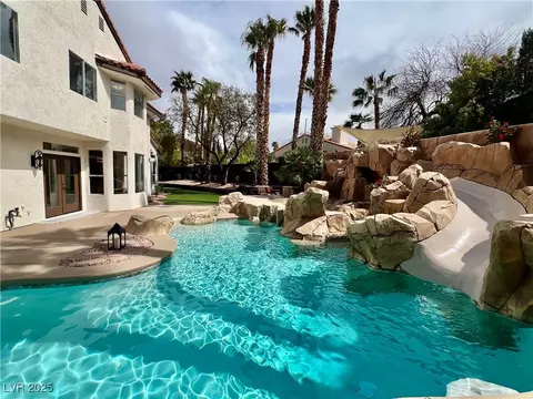 8913 Saint Pierre Dr, Las Vegas, NV 89134