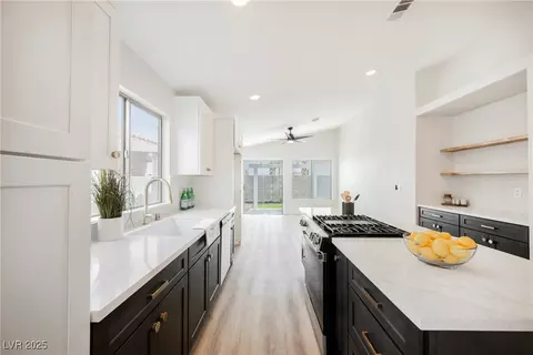 5828 Red Gull St, Las Vegas, NV 89149