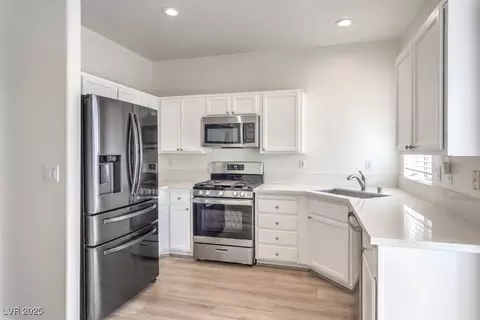 1077 Sweeping Vine Ave, Las Vegas, NV 89183