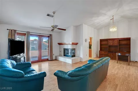 2820 Golf Links Dr, Las Vegas, NV 89134