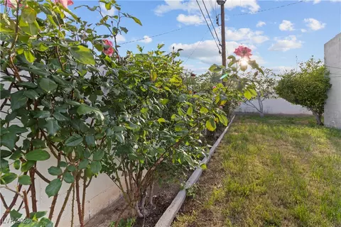 2703 Vegas Valley Dr, Las Vegas, NV 89121