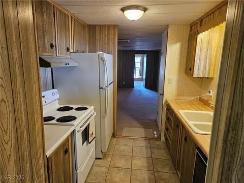 249 E Hobson St, Searchlight, NV 89046 photo 2