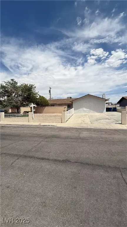 3254 Greenbriar Dr, Las Vegas, NV 89121