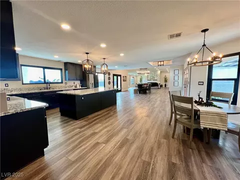 2250 Shaw Circle Cir, Las Vegas, NV 89117