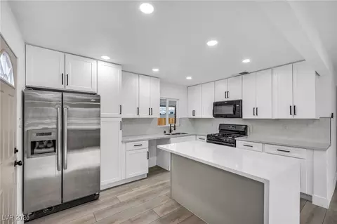 525 Essex West Dr, Las Vegas, NV 89107