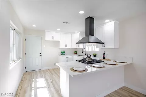 2705 Castlewood Dr, Las Vegas, NV 89102