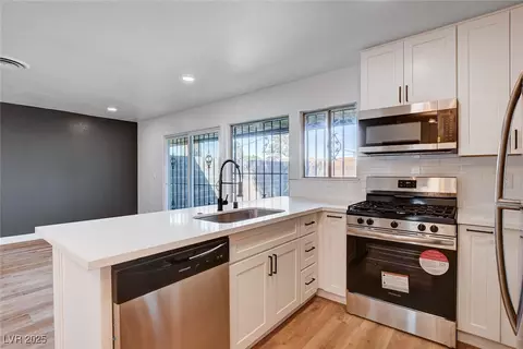 2567 Paradise Village Way, Las Vegas, NV 89120