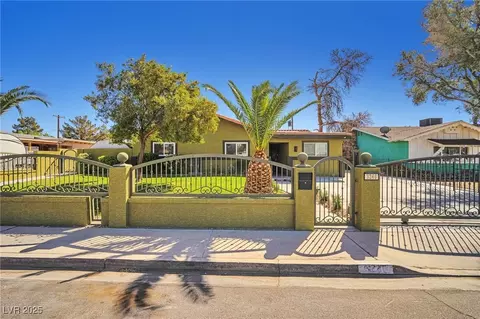 3246 Brentwood St, Las Vegas, NV 89121