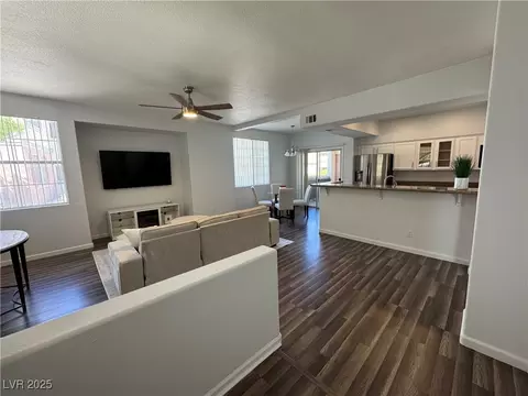 1725 Queen Victoria St #103, Las Vegas, NV 89144