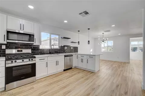 824 N 20th St, Las Vegas, NV 89101