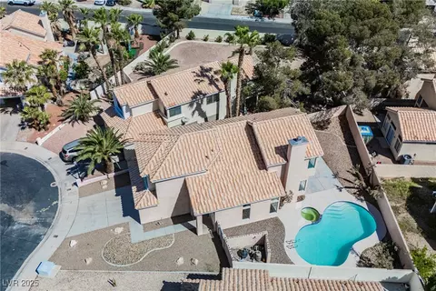 124 Countrywood Cir, Las Vegas, NV 89107