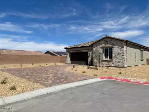 5672 E Badlands Ln, Pahrump, NV 89061