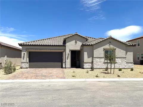 5704 E Badlands Ln, Pahrump, NV 89061