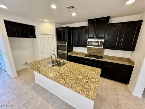 7253 Blooming Jasmine Ave, Las Vegas, NV 89117 photo 9