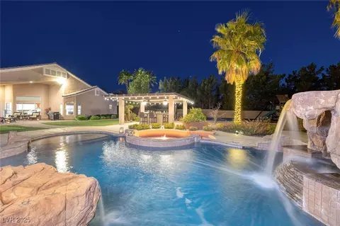 382 Chaplin Cove Ave, Las Vegas, NV 89183
