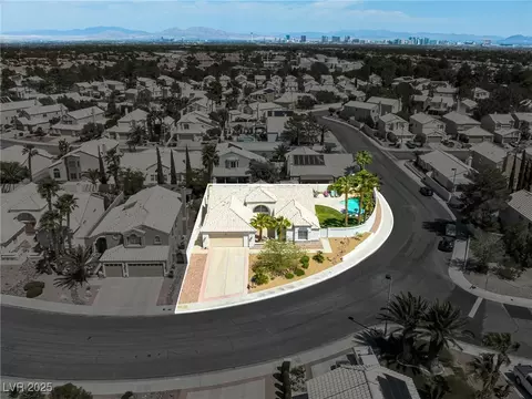 2212 Marble Gorge Dr, Las Vegas, NV 89117