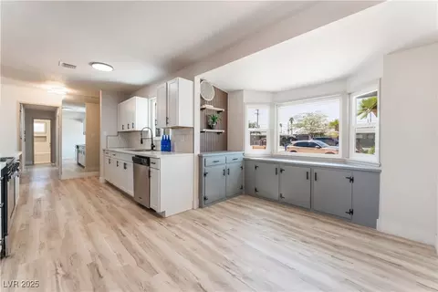 1202 Arrowhead Ave, Las Vegas, NV 89106