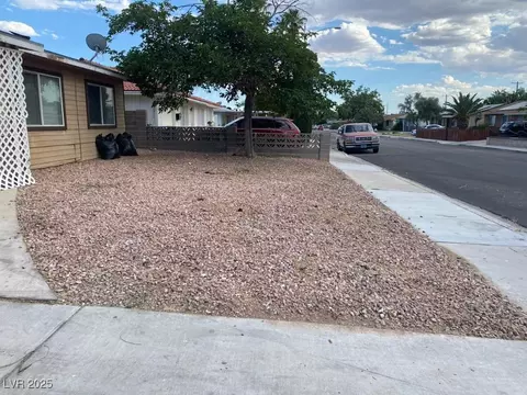 805 Slayton Dr, Las Vegas, NV 89107