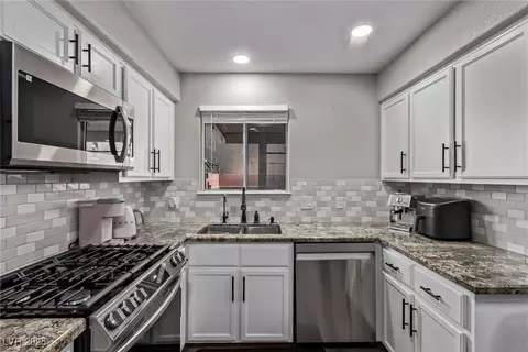 730 Peregrine Falcon St, Henderson, NV 89015