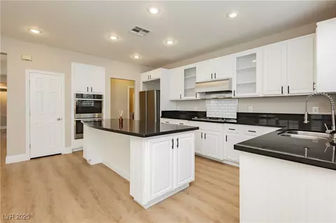 405 Fynn Valley Dr, Las Vegas, NV 89148