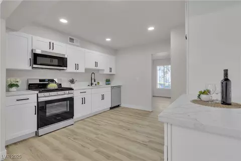 3916 Palos Verdes St, Las Vegas, NV 89119