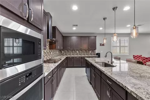 6331 Regina Ridge St, Las Vegas, NV 89149